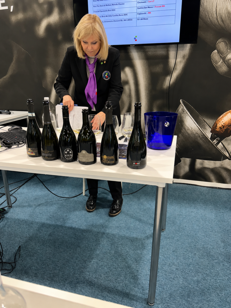 Presentación de botellas de vino en Vinitaly 2026